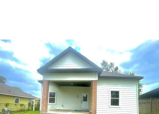 Property at 2516 Fletcher St, Houston, TX 77009, 3 beds, 2 baths