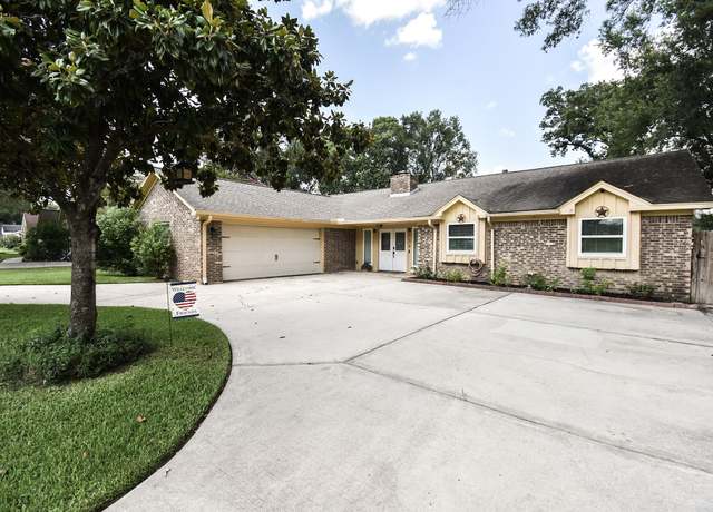 Property at 718 River Plantation Dr, Conroe, TX 77302, 3 beds, 2 baths