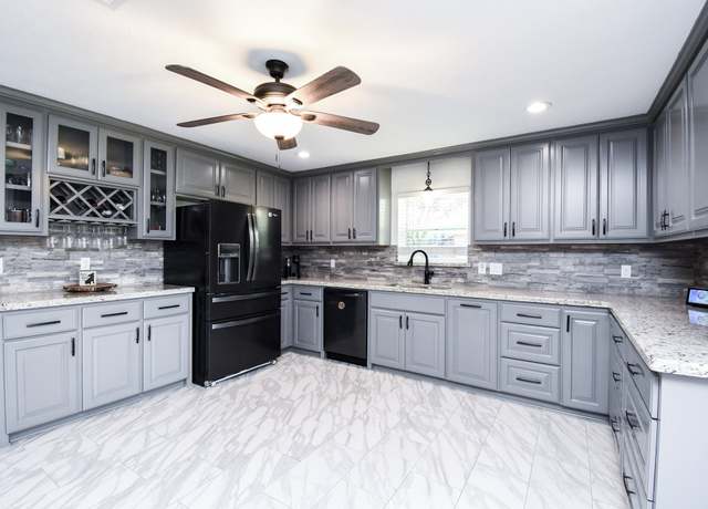 Property at 718 River Plantation Dr, Conroe, TX 77302, 3 beds, 2 baths