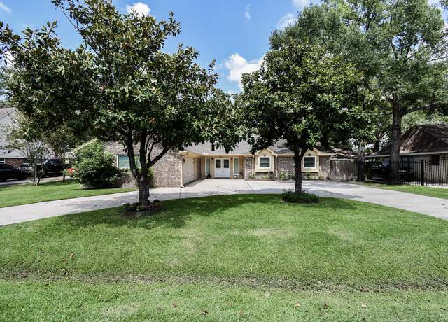 Property at 718 River Plantation Dr, Conroe, TX 77302, 3 beds, 2 baths