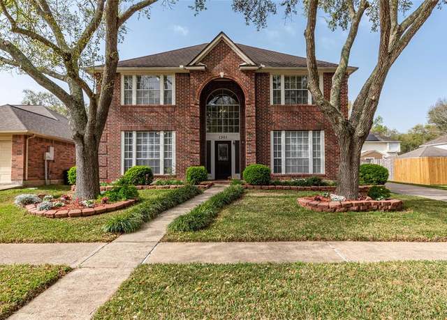Property at 1301 Coleman Boylan Dr, League City, TX 77573, 4 beds, 3.5 baths