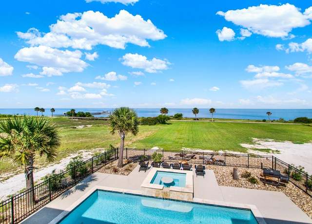 Property at 428 Bay Club Dr, Seadrift, TX 77983, 5 beds, 4.5 baths