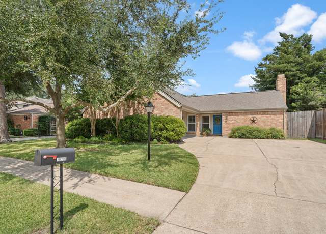 Property at 10306 Briar River Dr, Houston, TX 77042, 3 beds, 2.5 baths