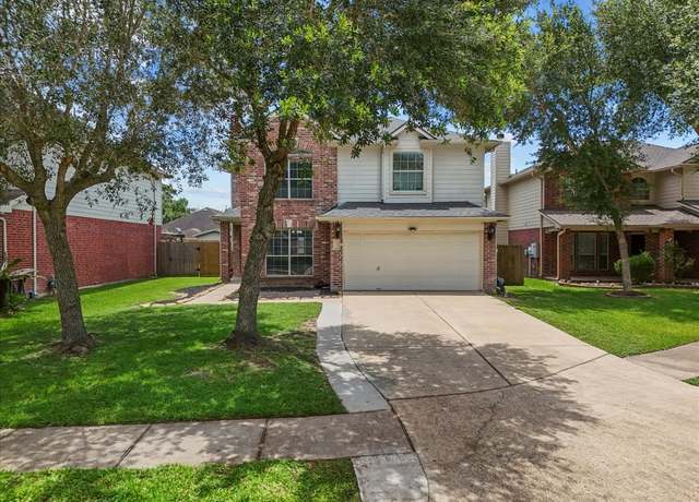 Property at 1054 Inverness Cv, Dickinson, TX 77539, 3 beds, 2.5 baths