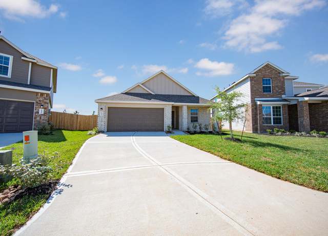 Property at 16523 Willow Forest Dr, Conroe, TX 77302, 3 beds, 2.5 baths
