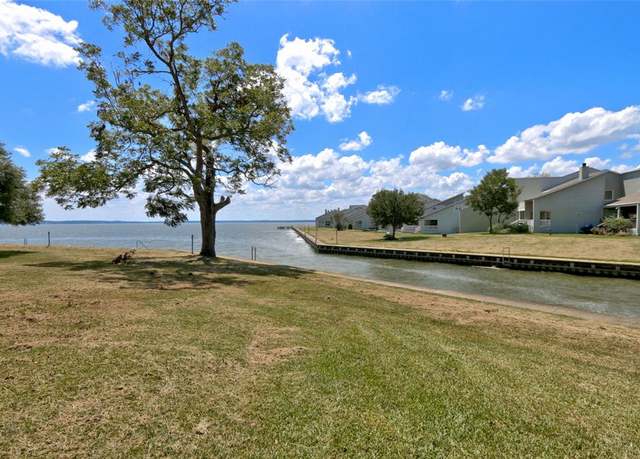 Property at 100 Edgewater Dr #31, Livingston, TX 77351, 3 beds, 3 baths