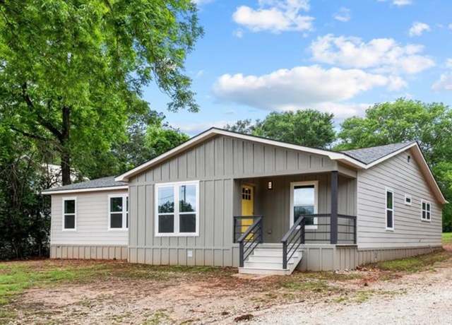 Property at 601 N 4th St, Crockett, TX 75835, 5 beds, 3 baths