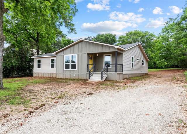 Property at 601 N 4th St, Crockett, TX 75835, 5 beds, 3 baths