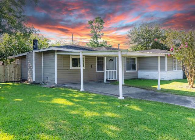 Property at 217 Cedar Dr, Hitchcock, TX 77563, 4 beds, 2 baths