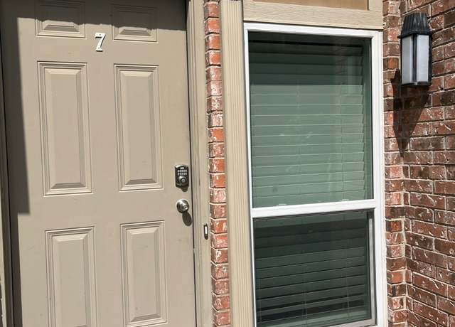 Property at 2517 Bering Dr, Houston, TX 77057, 2 beds, 2.5 baths