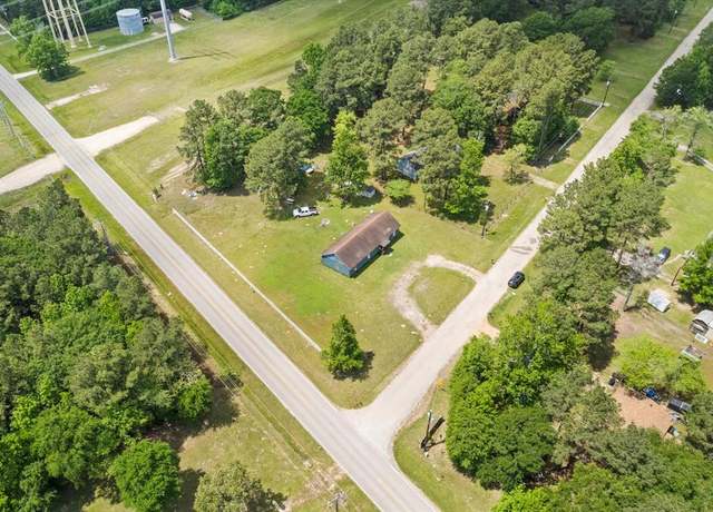 Property at 101 Plantation Dr, Waller, TX 77484, 3 beds, 1.5 baths