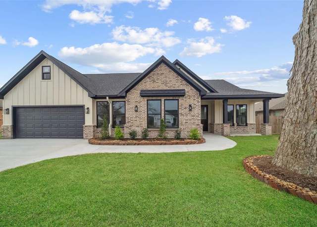 Property at 443 Wellshire Dr, West Columbia, TX 77486, 3 beds, 2.5 baths