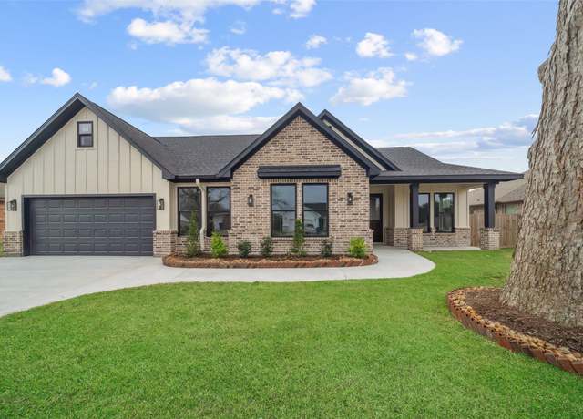 Property at 443 Wellshire Dr, West Columbia, TX 77486, 3 beds, 2.5 baths
