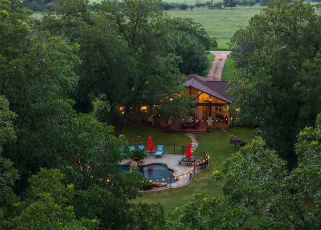 Property at 194 2 Mile Ln, Smithville, TX 78957, 3 beds, 4 baths
