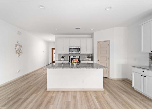 Property at 3610 Park Vista Dr, Missouri City, TX 77459, 5 beds, 3 baths