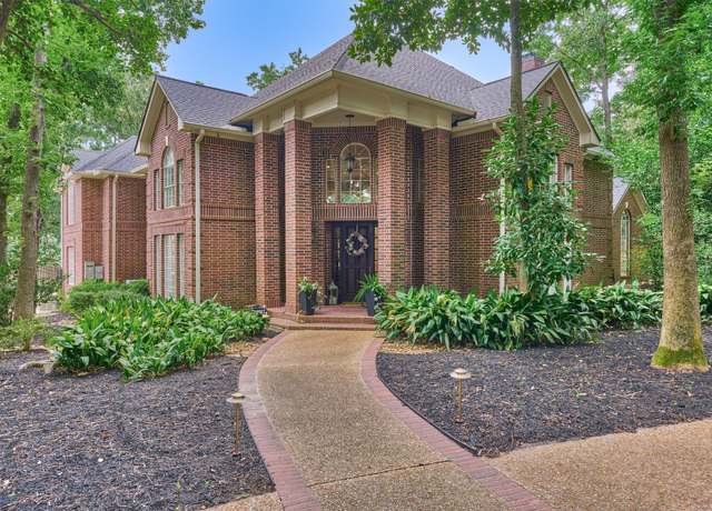 Property at 72 Village Hill Drive Dr, Conroe, TX 77304, 4 beds, 3.5 baths