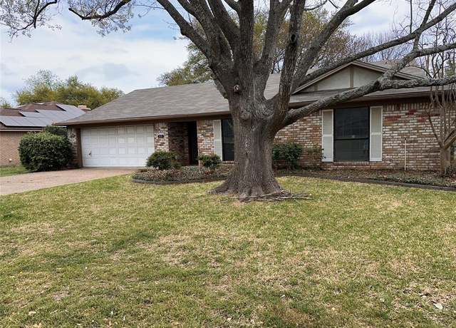 Property at 245 Fieldcrest Dr, Hewitt, TX 76643, 3 beds, 2 baths