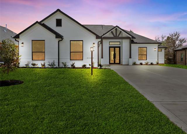 Property at 315 Bentwood Ct, Montgomery, TX 77356, 4 beds, 3 baths