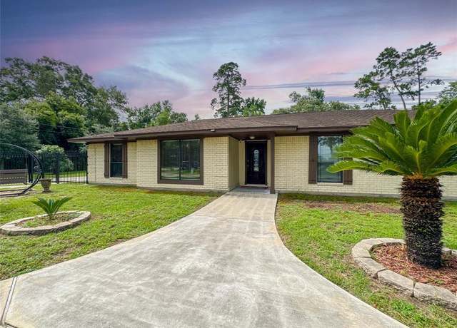 Property at 1011 Chateau Woods Parkway Dr, Conroe, TX 77385, 3 beds, 3 baths