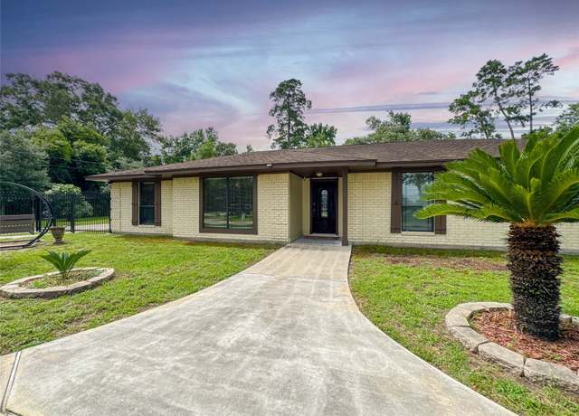 Property at 1011 Chateau Woods Parkway Dr, Conroe, TX 77385, 3 beds, 3 baths