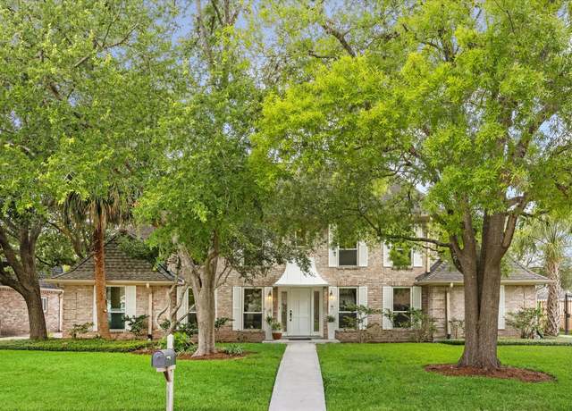 Property at 1310 E Vistawood Dr, Houston, TX 77077, 4 beds, 3.5 baths
