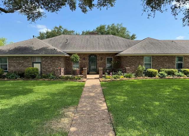 Property at 563 12th St, Bay City, TX 77414, 4 beds, 2.5 baths