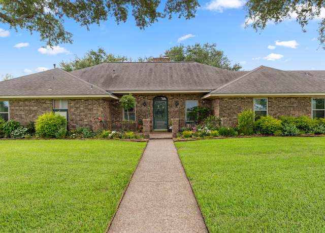Property at 563 12th St, Bay City, TX 77414, 4 beds, 2.5 baths