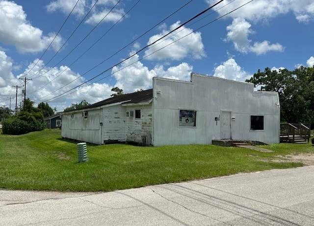 Property at 326 N Erskine St, Angleton, TX 77515