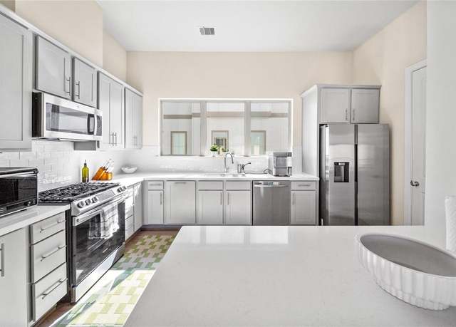 Property at 5232 Schuler St, Houston, TX 77007, 3 beds, 3.5 baths