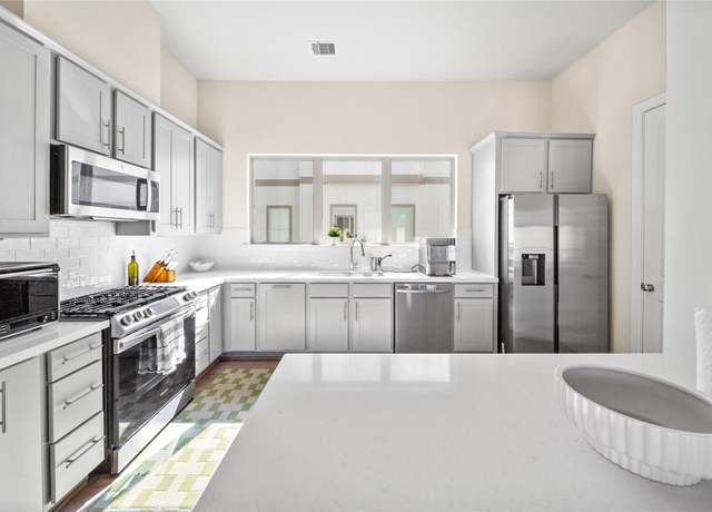 Property at 5232 Schuler St, Houston, TX 77007, 3 beds, 3.5 baths