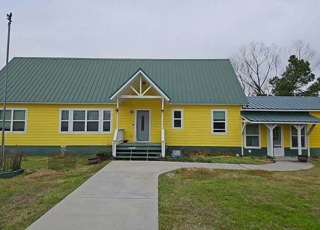 Property at 2 Birdwell Rd, Bedias, TX 77831, 3 beds, 2 baths