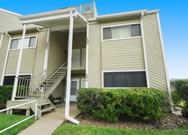 Property at 102 April Point Dr S, Conroe, TX 77356, 2 beds, 2 baths