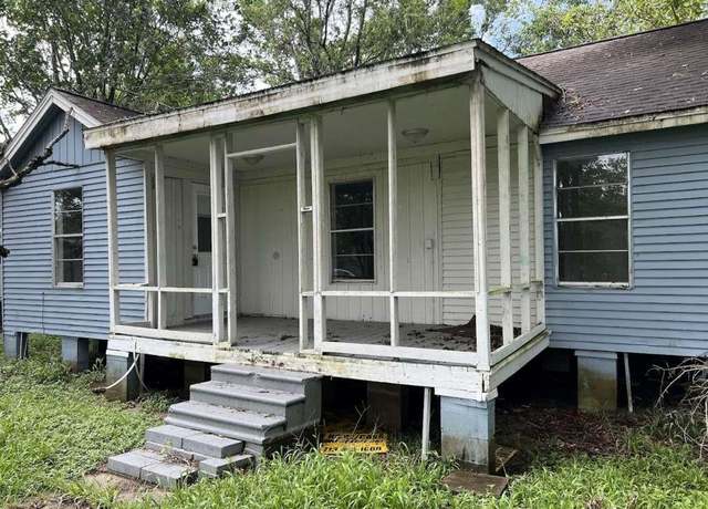 Property at 1414 Avenue K, Danbury, TX 77534, 4 beds, 1 bath