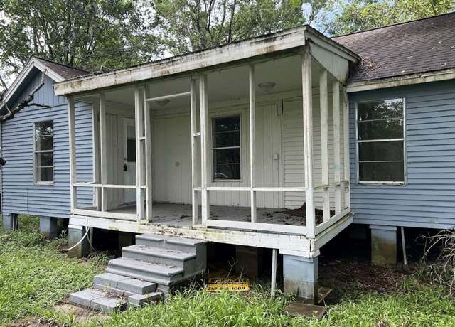 Property at 1414 Avenue K, Danbury, TX 77534, 4 beds, 1 bath