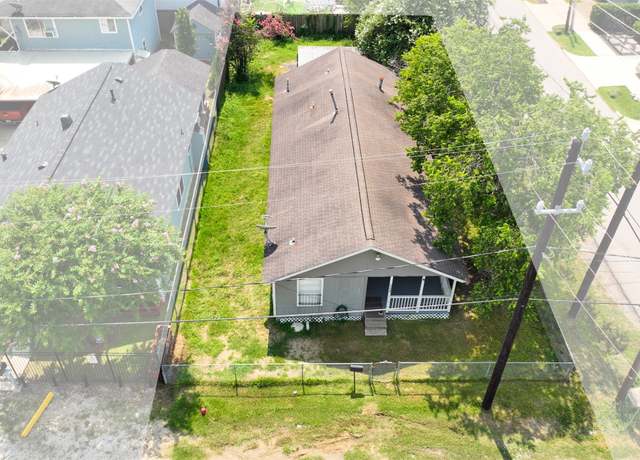 Property at 5239 Kiam St, Houston, TX 77007, 3 beds, 2 baths