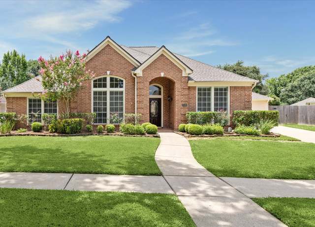 Property at 2121 Crescent Coral Dr, League City, TX 77573, 4 beds, 2 baths