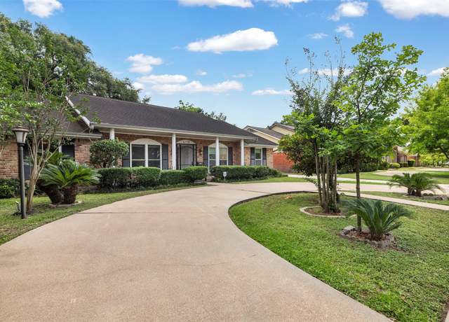 Property at 6119 S Braeswood Blvd, Houston, TX 77096, 5 beds, 2.5 baths