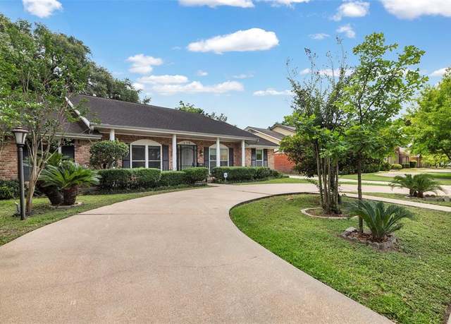 Property at 6119 S Braeswood Blvd, Houston, TX 77096, 5 beds, 2.5 baths