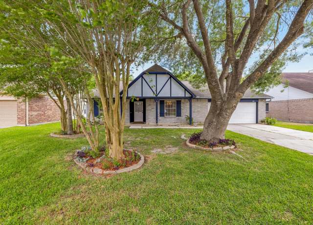 Property at 404 Country Ln, League City, TX 77573, 3 beds, 2 baths