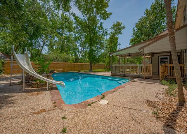 Property at 15509 Lakeview Dr, Jersey Village, TX 77040, 4 beds, 2.5 baths