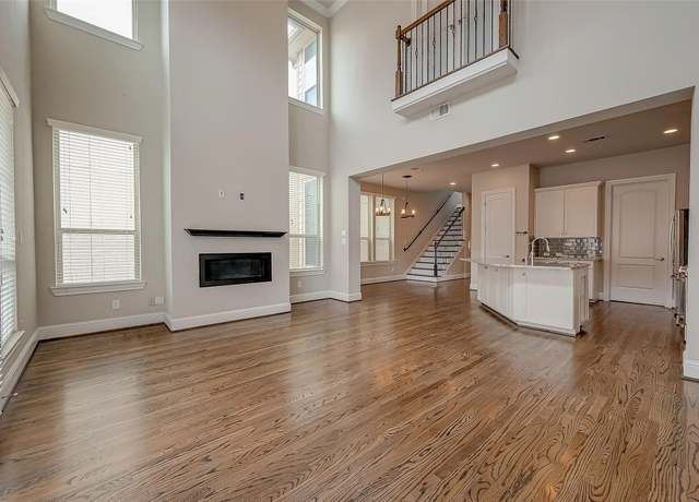 Property at 1219 Creekside Acres Ct, Houston, TX 77008, 3 beds, 3.5 baths
