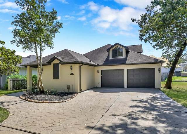 Property at 22 Creekwood Dr, Montgomery, TX 77356, 4 beds, 4 baths