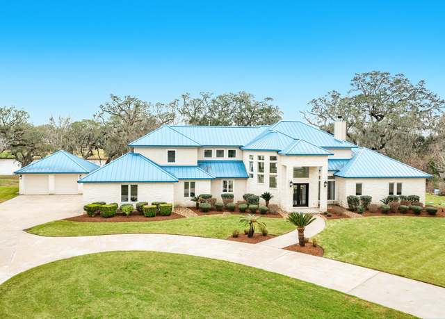 Property at 3147 County Road 510b, Brazoria, TX 77422, 4 beds, 3.5 baths