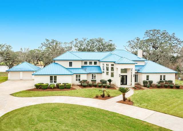 Property at 3147 County Road 510b, Brazoria, TX 77422, 4 beds, 3.5 baths