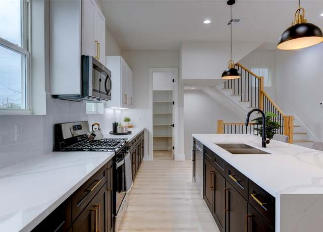 Property at 1306 Evelyn St, Houston, TX 77009, 3 beds, 3.5 baths