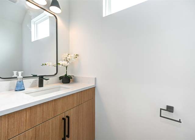 Property at 4009 New Orleans St Unit A/B, Houston, TX 77020, 3 beds, 2 baths