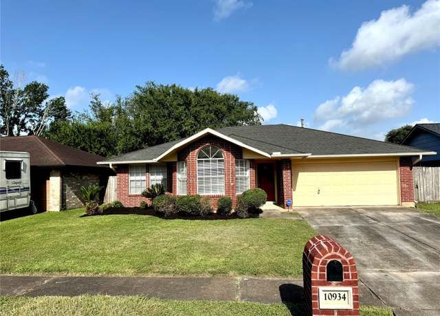 Property at 10934 Covered Bridge St, Houston, TX 77075, 3 beds, 2 baths