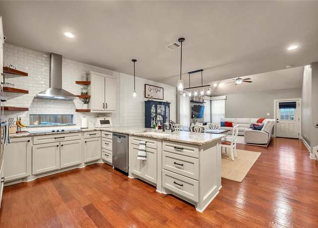 Property at 10252 Sunset Ln, Conroe, TX 77385, 4 beds, 2.5 baths