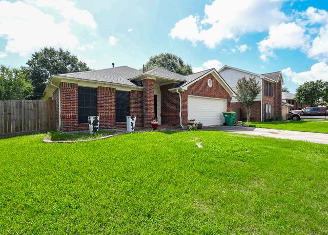 Property at 4525 Allegro Dr, Seabrook, TX 77586, 3 beds, 2 baths