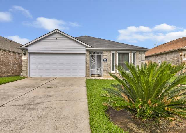 Property at 8531 Scenic Green Dr, Houston, TX 77088, 3 beds, 3 baths